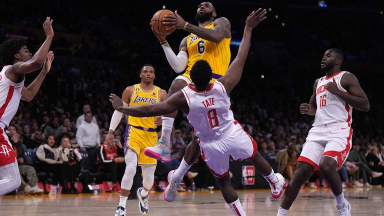 LeBron James führt die Lakers zum Sieg gegen Houston. 