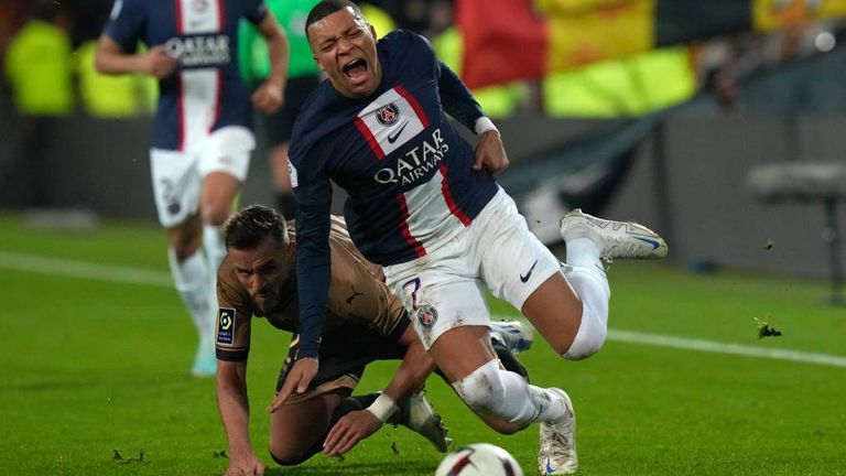 Im Spitzenspiel der Ligue 1 kassierte PSG die erste Niederlage der Saison.