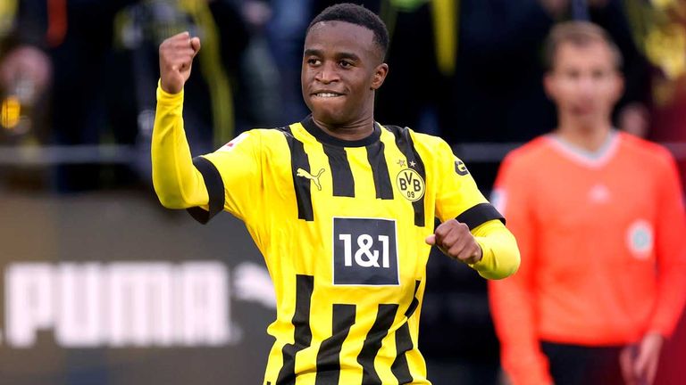 Der Vertrag von Youssoufa Moukoko bei Borussia Dortmund läuft im Sommer 2023 aus. 