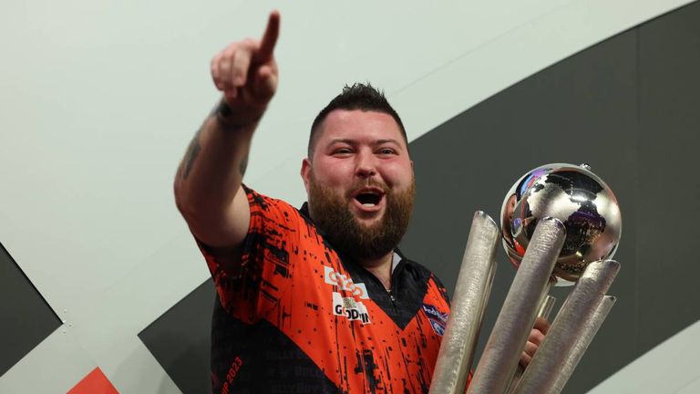 Michael Smith ist nach seinem WM-Titel erstmals Weltranglistenerster im Darts.