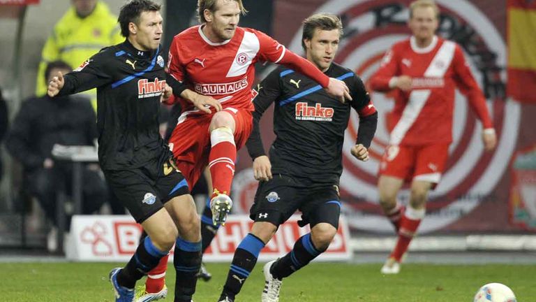 Sören Gonther (l.) im Jahr 2011 zusammen mit Markus Krösche im Jahr 2011 gegen Fortuna Düsseldorfs Sascha Rösler.