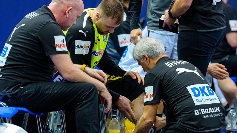 Andreas Wolff wurde kurz vor Schluss beim WM-Auftakt verletzt ausgewechselt.