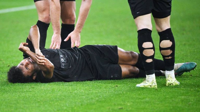 BVB-Angreifer Karim Adeyemi hat sich im Spiel gegen Hertha BSC verletzt.
