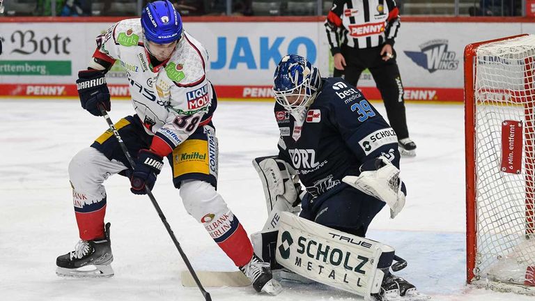 Die Eisbären Berlin gewinnen bei den Schwenninger Wild Wings mit 6:4 .