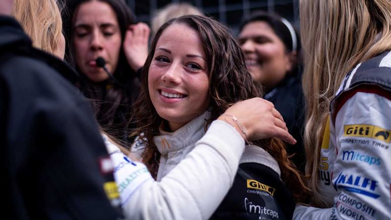 Carrie Schreiner (v.) fährt 2023 in der neuen F1 Academy.