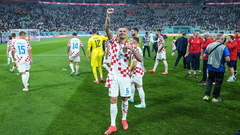 Dejan Lovren feierte bei der WM in Katar mit der kroatischen Nationalmannschaft die Bronzemedaille.