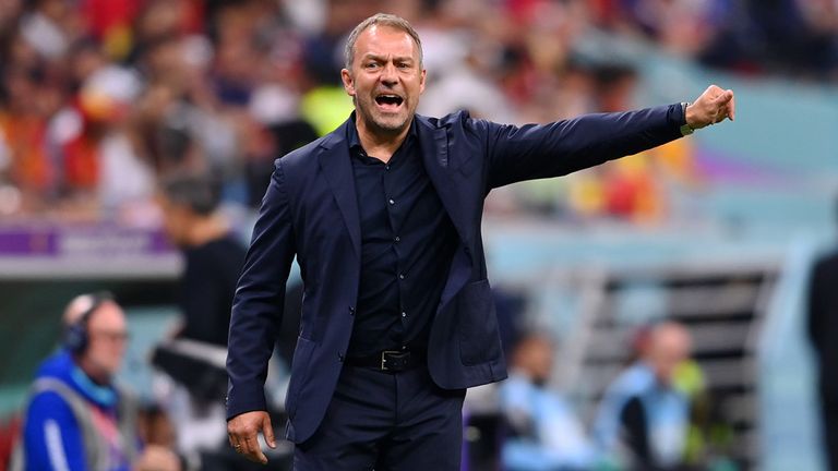 Bundestrainer Hansi Flick plädiert für frühere Anstoßzeiten bei Länderspielen.