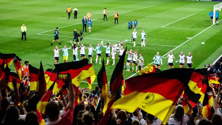 Der DFB prüft eine Bewerbung als Ausrichter der Frauenfußball-WM 2027.