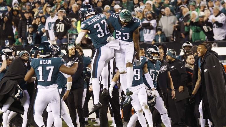 Der Super Bowl wird vier Mal 15 Minuten gespielt. Die effektive Zeit, in der der Football tatsächlich bewegt wird, beträgt nur elf Minuten. 