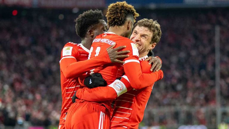 Der FC Bayern um Kapitän Thomas Müller (r.) feiert im Topspiel gegen Union Berlin einen ungefährdeten Sieg.