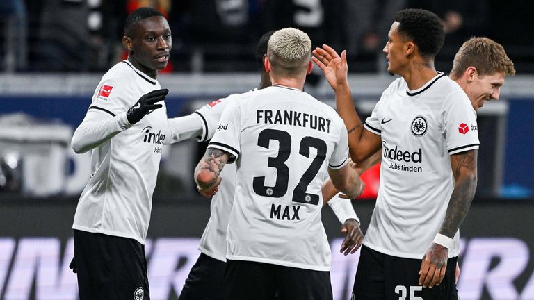 Eintracht Frankfurt sichert sich den Sieg gegen Werder Bremen.
