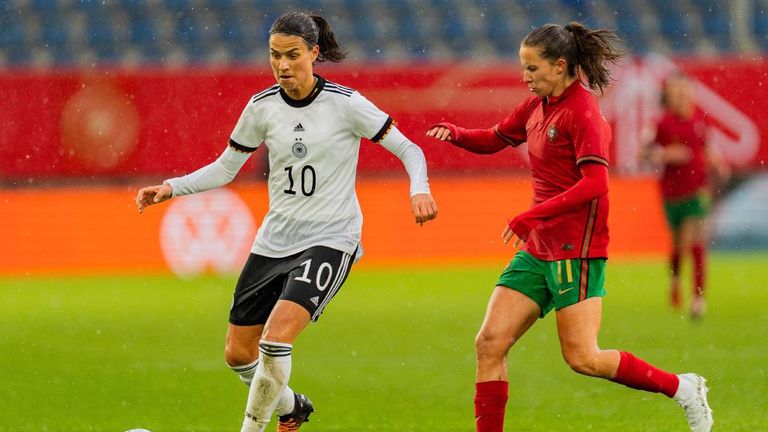 Dzsenifer Marozsan (l.) steht vor ihrem Comeback im DFB-Team.