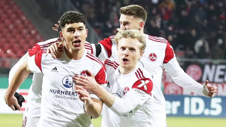 Der 1. FC Nürnberg feiert mit dem Sieg gegen Fortuna Düsseldorf den Einzug ins Viertelfinale des DFB-Pokals.