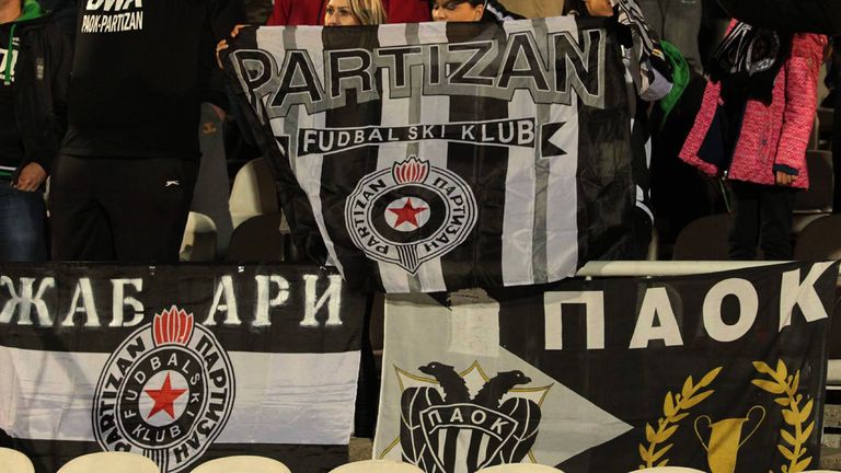 Beide Vereine haben christlich-orthodoxe Wurzeln. Zudem wird ihre Allianz dadurch gestärkt, dass ihre jeweiligen Erzfeinde, Roter Stern Belgrad und Olympiakos, eine Freundschaft pflegen.