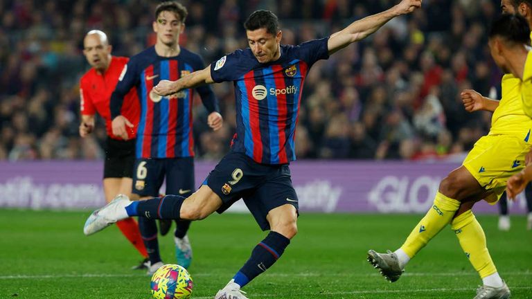 Robert Lewandowski erzielt bei Barcelonas Sieg gegen Cadiz einen Treffer.
