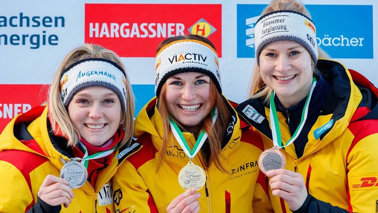 Gleich drei Deutsche sind bei dem Rodel-Weltcup-Rennen in St. Moritz auf das Podium gefahren. 