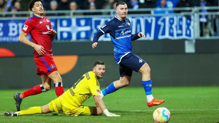 Filip Stojilkovic erzielt den 1:1-Ausgleich gegen den Hamburger SV.