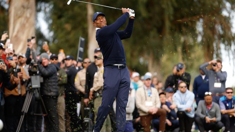 Bei seinem Comeback begeistert Tiger Woods die zahlreichen Zuschauer.