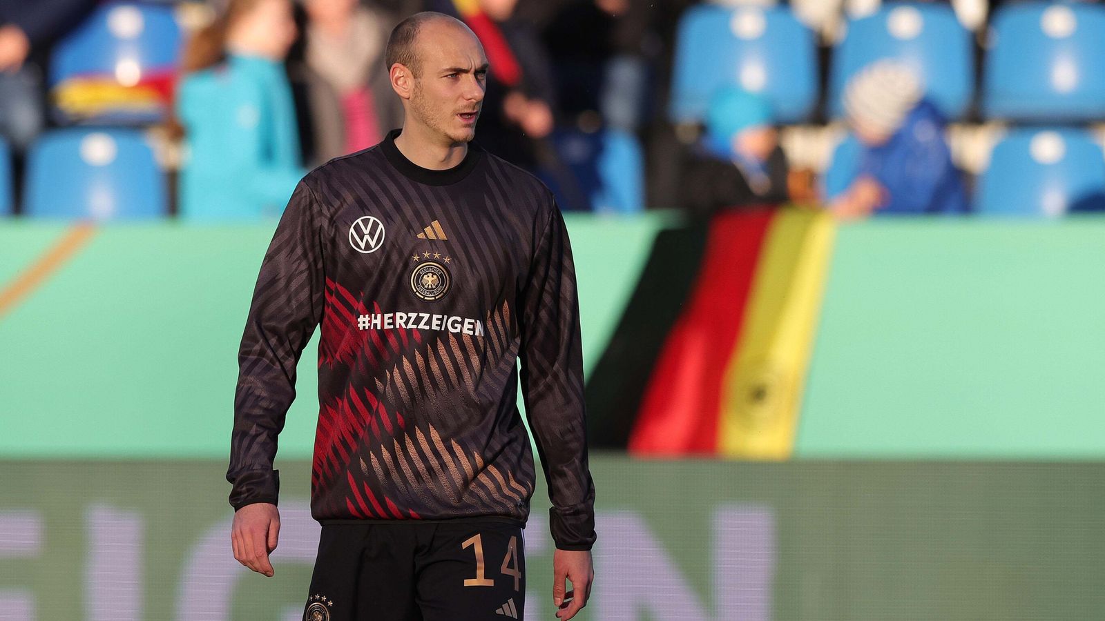 DFB Henning Matriciani vom FC Schalke 04 vor Debüt Fußball News