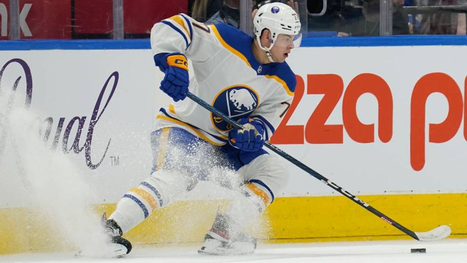 NHL JohnJason Peterka erzielt Tor und verliert mit Buffalo gegen