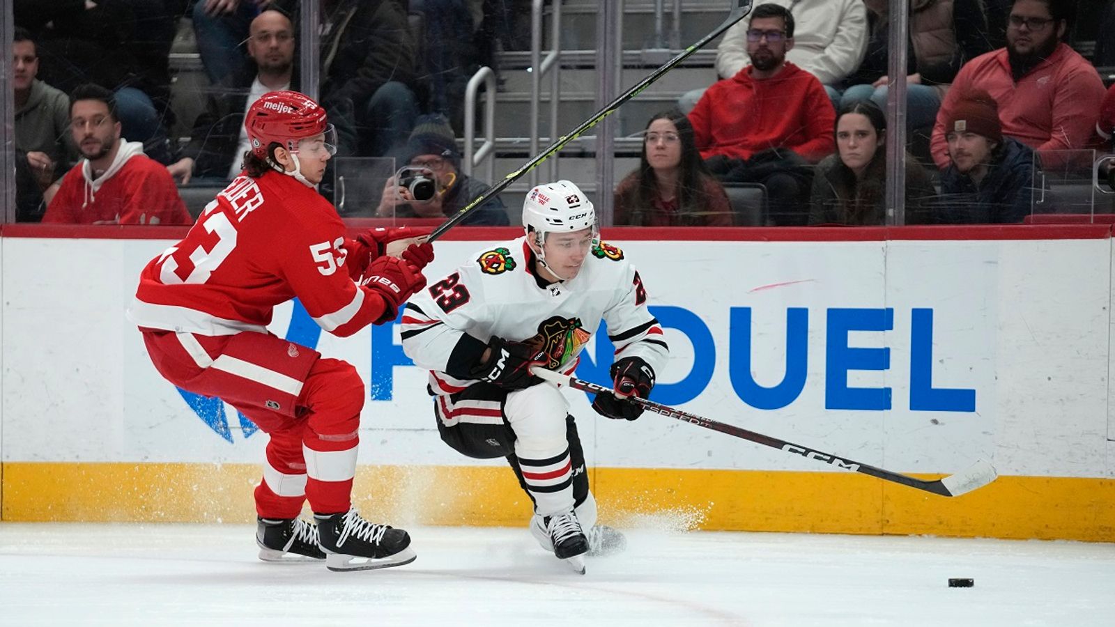 NHL: Detroit Red Wings Und Moritz Seider Gewinnen Gegen Die Chicago ...