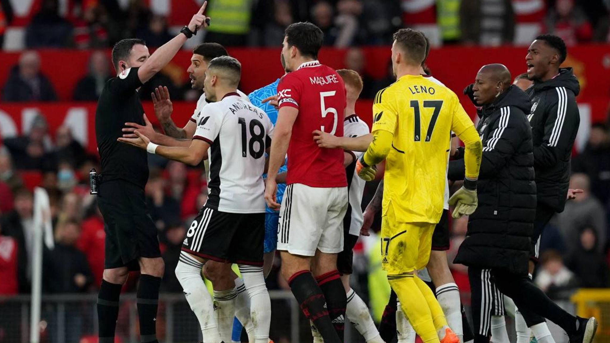 FA Cup: United Siegt Nach Wilder Schlussphase - Dreimal Rot Für Fulham ...