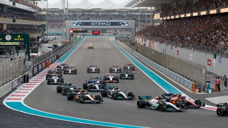 266 Tage: So lange dauert die Saison 2023 vom ersten bis zum letzten Rennen. Das erste Rennen findet am 05. März in Bahrain statt. Das Saisonfinale wird am 26. November in Abu Dhabi ausgetragen.