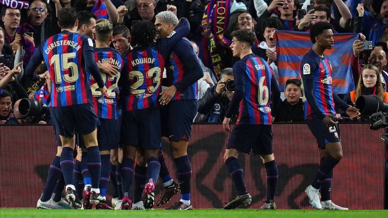 Mandatory Credit: Photo by Pressinphoto/Shutterstock 13834361ab Sergi Roberto of FC Barcelona, Barca celebrates with his teammates after scoring the 1-1 FC Barcelona v Real Madrid, La Liga, date 26. Football, Spotity Camp Nou Stadium, Barcelona, Spain - 19 March 2023 EDITORIAL USE ONLY No use with unauthorised audio, video, data, fixture lists outside the EU, club/league logos or live services. Online in-match use limited to 45 images 15 in extra time. No use to emulate moving images. No use in betting, games or single club/league/player publications/services. FC Barcelona v Real Madrid, La Liga, date 26. Football, Spotity Camp Nou Stadium, Barcelona, Spain - 19 March 2023 EDITORIAL USE ONLY No use with unauthorised audio, video, data, fixture lists outside the EU, club/league logos or live services. Online in-match use limited to 45 images 15 in extra time. No use to emulate moving images. No use in betting, games or PUBLICATIONxINxGERxSUIxAUTxHUNxGRExMLTxCYPxROUxBULxUAExKSAxONLY Copyright: xPressinphoto/Shutterstockx 13834361ab