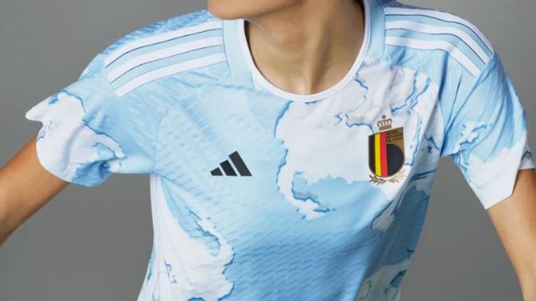 Für das neue Auswärtstrikot Belgiens haben sich die Designer von Adidas vom "endlosen blauen Himmel" Belgiens inspirieren lassen (Quelle: Adidas).