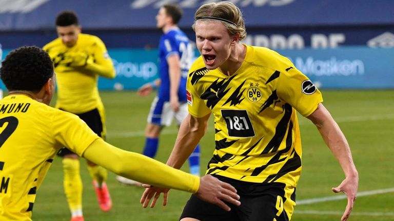 2020/21: Mit 4:0 schießen Erling Haaland & Co. den FC Schalke in der Veltins-Arena ab, die Königsblauen steigen am Ende der Saison ab. Punkteabstand der beiden Teams: 24.