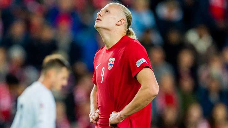 Erling Haaland muss verletzungsbedingt von der norwegischen Nationalmannschaft abreisen. 