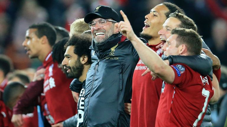 Der FC Liverpool um Trainer Jürgen Klopp (m.) peilt in Madrid das nächste große Champions-League-Comeback an.