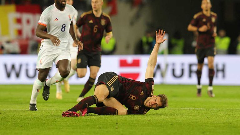 Leon Goretzka muss gegen Belgien verletzt ausgewechselt werden.