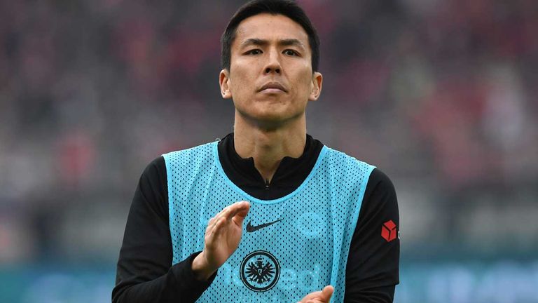 Makoto Hasebe verlängert seinen Vertrag bei Eintracht Frankfurt bis 2027.