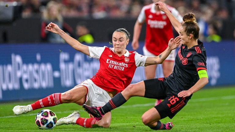 Lina Magull (r.) vom FC Bayern München geht selbstbewusst in das Champions League-Viertelfinal-Rückspiel gegen Arsenal.