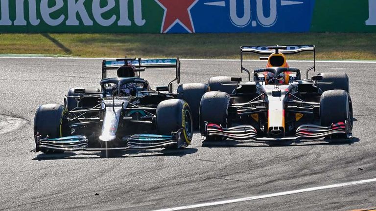 Max Verstappen (l.) und Lewis Hamilton lieferten sich 2021 einen erbitterten WM-Fight bis zur letzten Kurve.