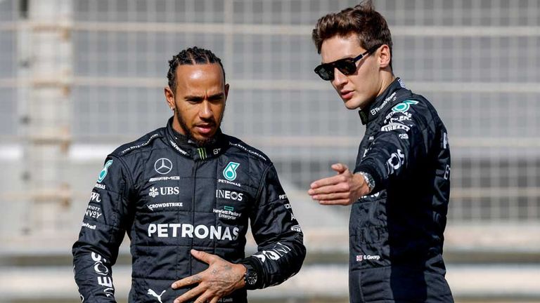 George Russell (r.) widerspricht seinem Mercedes-Teamkollegen Lewis Hamilton deutlich.