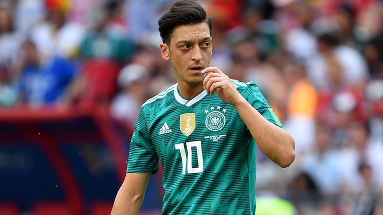 Mesut Özil hat sein sofortiges Karriereende verkündet.