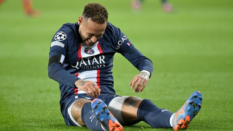Neymar fällt bis zum Saisonende für PSG aus.