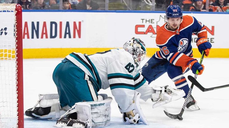 Die Edmonton Oilers feiern einen knappen Sieg gegen die San Jose Sharks.