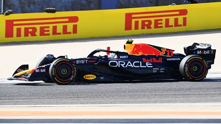 Red-Bull-Pilot Sergio Perez ist im ersten Freien Training der Saison Schnellster.