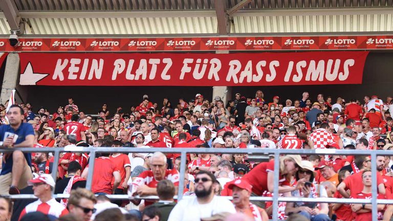 Die Bundesliga setzt ein Zeichen gegen Rassismus.