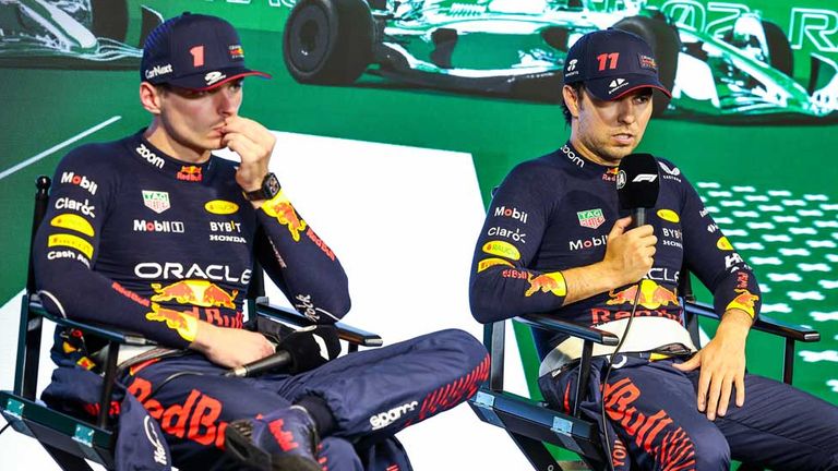 Die Red-Bull-Teamkollegen Max Verstappen (l.) und Sergio Perez sind sich uneins.