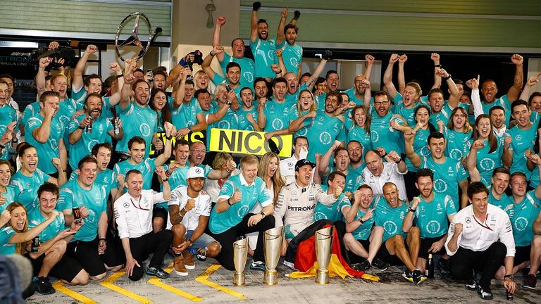 Saison 2016 | Weltmeister: Nico Rosberg (Mercedes/385) - Vize-Weltmeister: Lewis Hamilton (Mercedes/380).