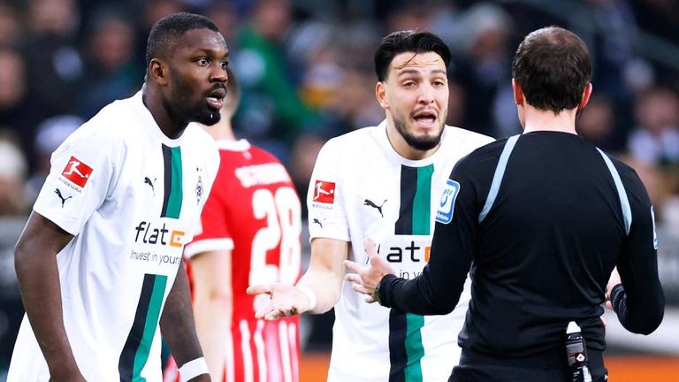 Marcus Thuram und Ramy Bensebaini sorgten während der Partie gegen den SC Freiburg für Gesprächsstoff.