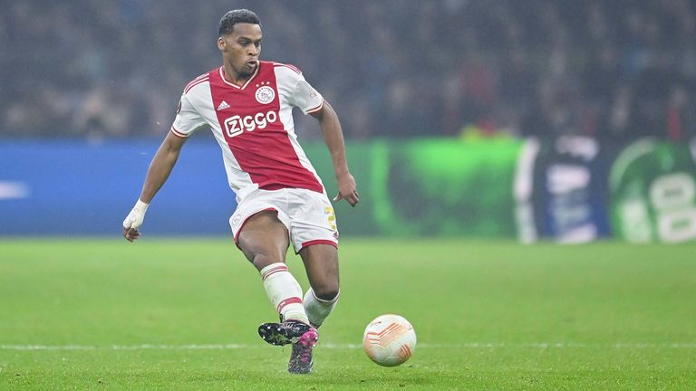 Jurrien Timber steht bis zum 30.06.2025 unter Vertrag bei Ajax Amsterdam. Der Marktwert des 21-Jährigen liegt bei 43,0 Mio. Euro. 