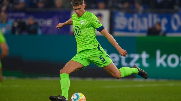 Micky van de Ven verlängert langfristig beim VfL Wolfsburg.