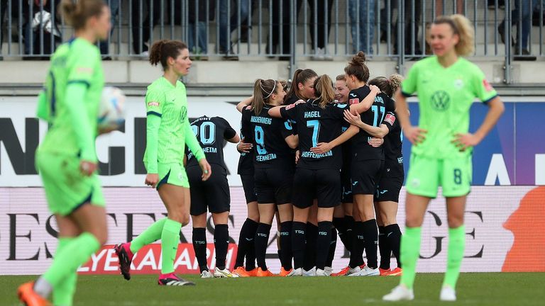 Die Frauen des VfL Wolfsburg unterliegen überraschend gegen die Frauen von 1899 Hoffenheim.