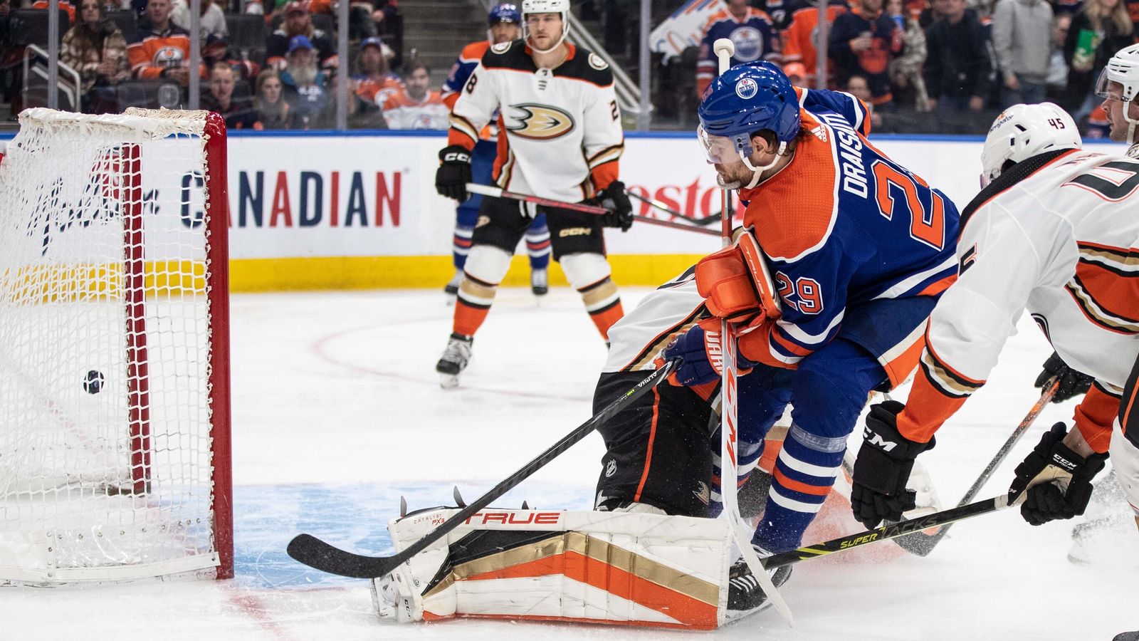 NHL: Leon Draisaitl Führt Edmonton Oilers Mit Hattrick In Die Playoffs ...