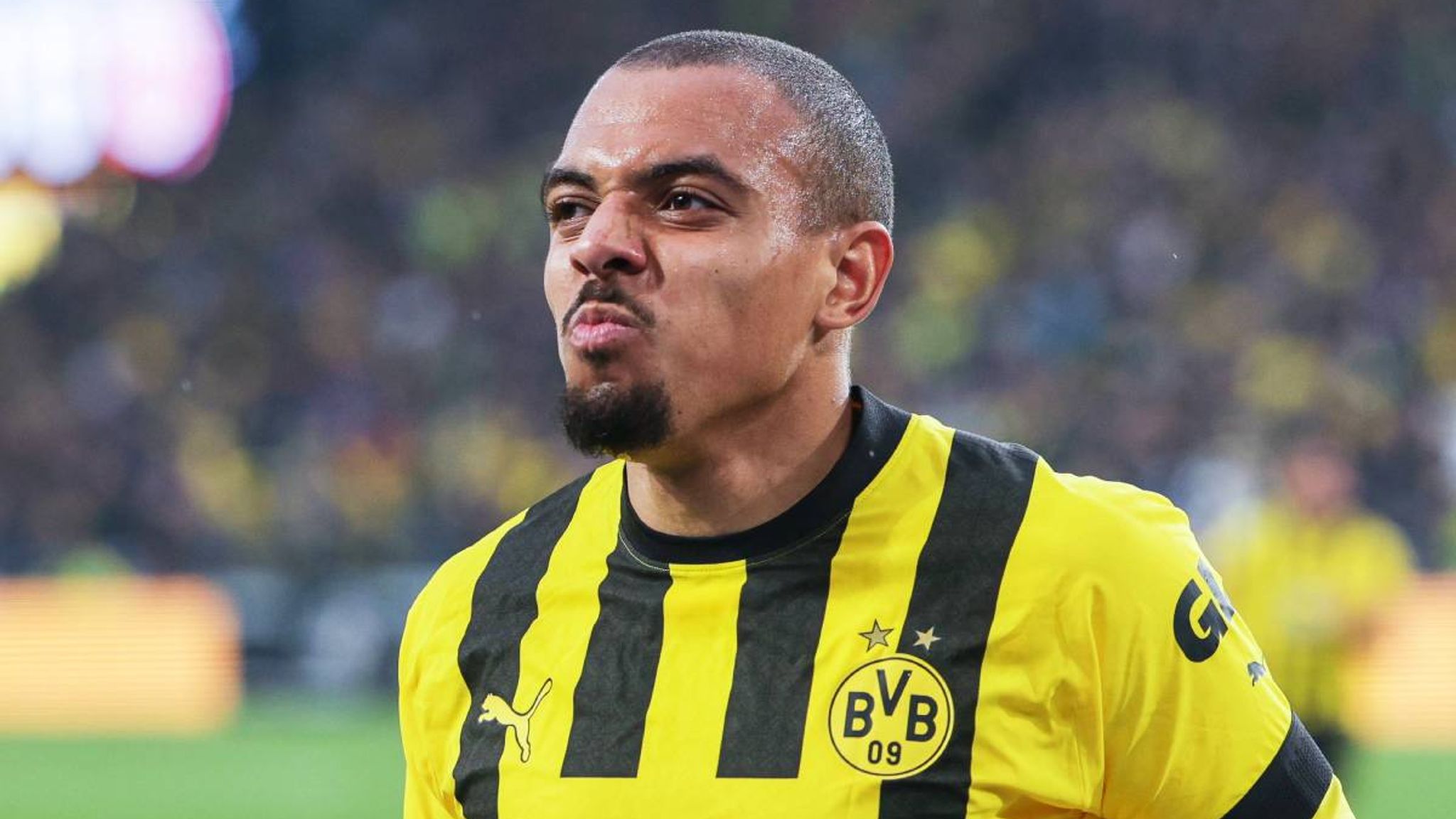 Borussia Dortmund Donyell Malen nach Positionswechsel in TopForm